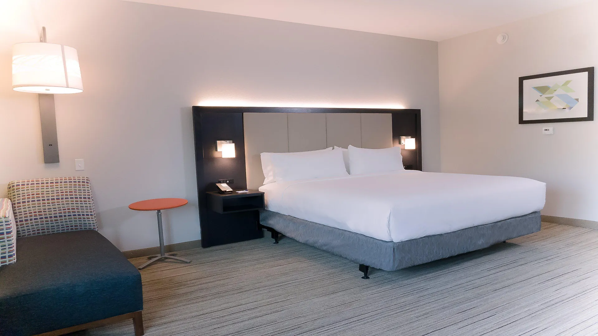 Holiday Inn Express & Suites - Tampa East - Ybor City By Ihg 3*,