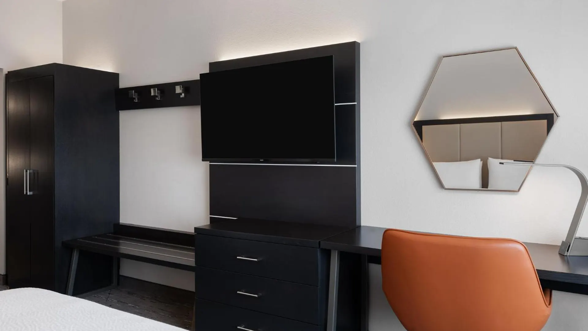 Holiday Inn Express & Suites - Tampa East - Ybor City By Ihg