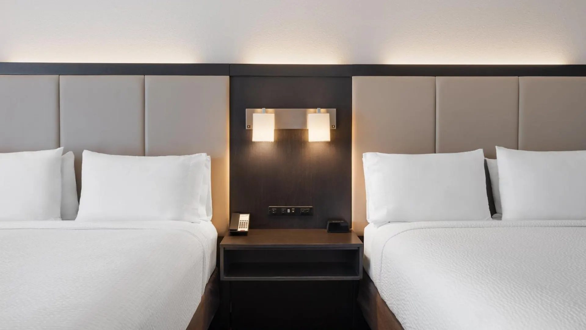 Holiday Inn Express & Suites - Tampa East - Ybor City By Ihg 3*,