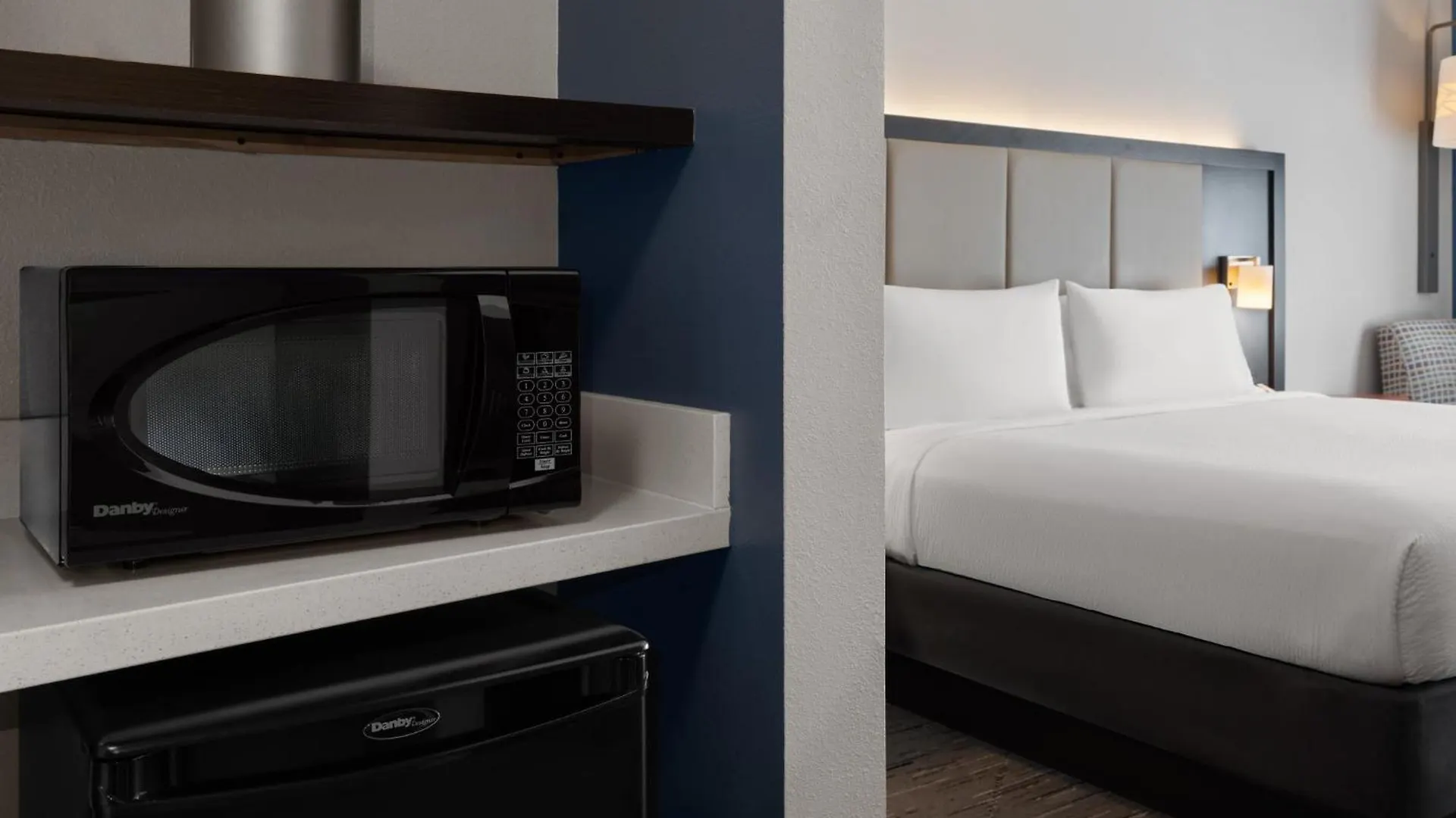 Holiday Inn Express & Suites - Tampa East - Ybor City By Ihg 3*,
